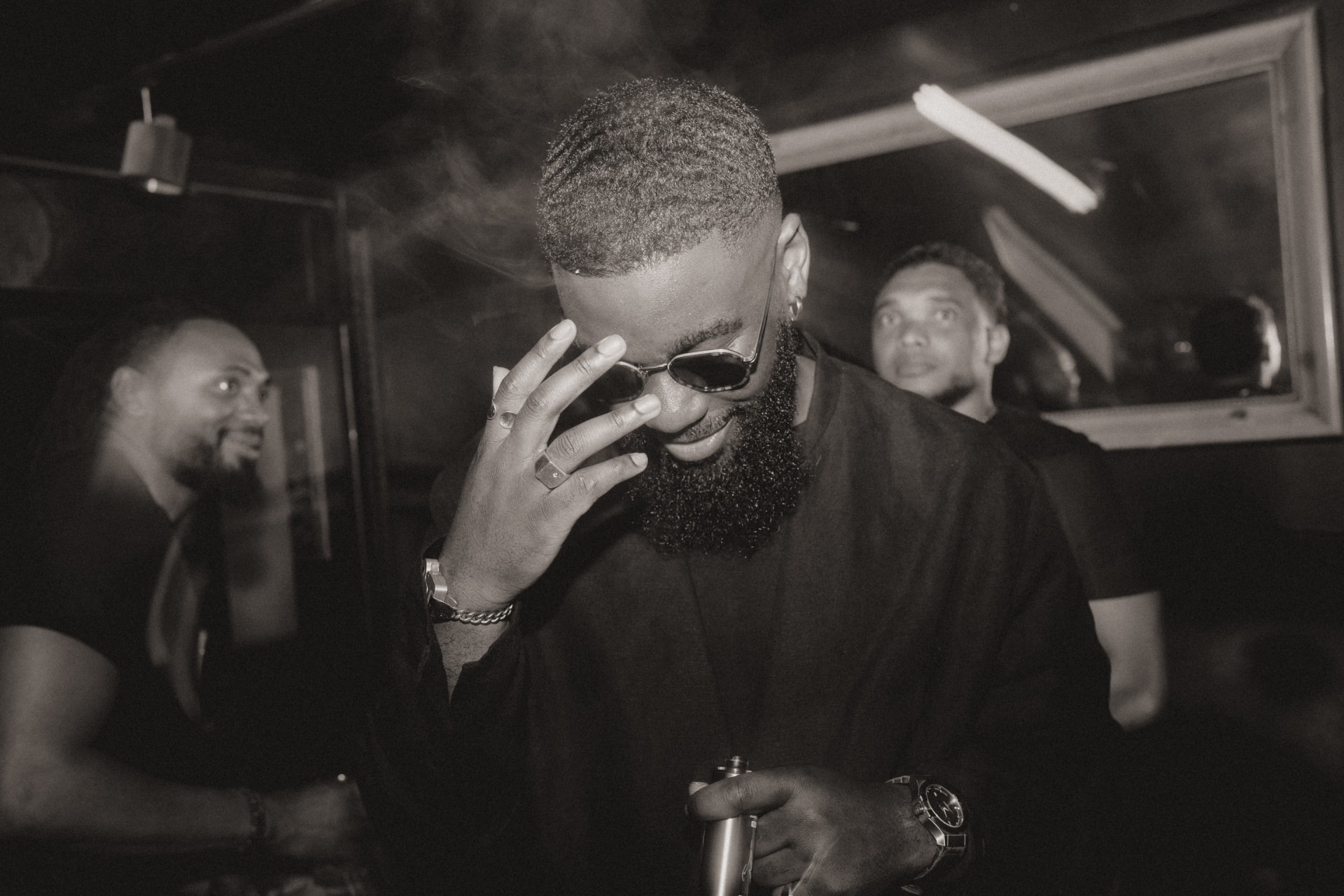 23h30 — Le DJ arrive